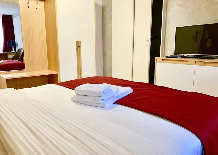 Hotel Adore