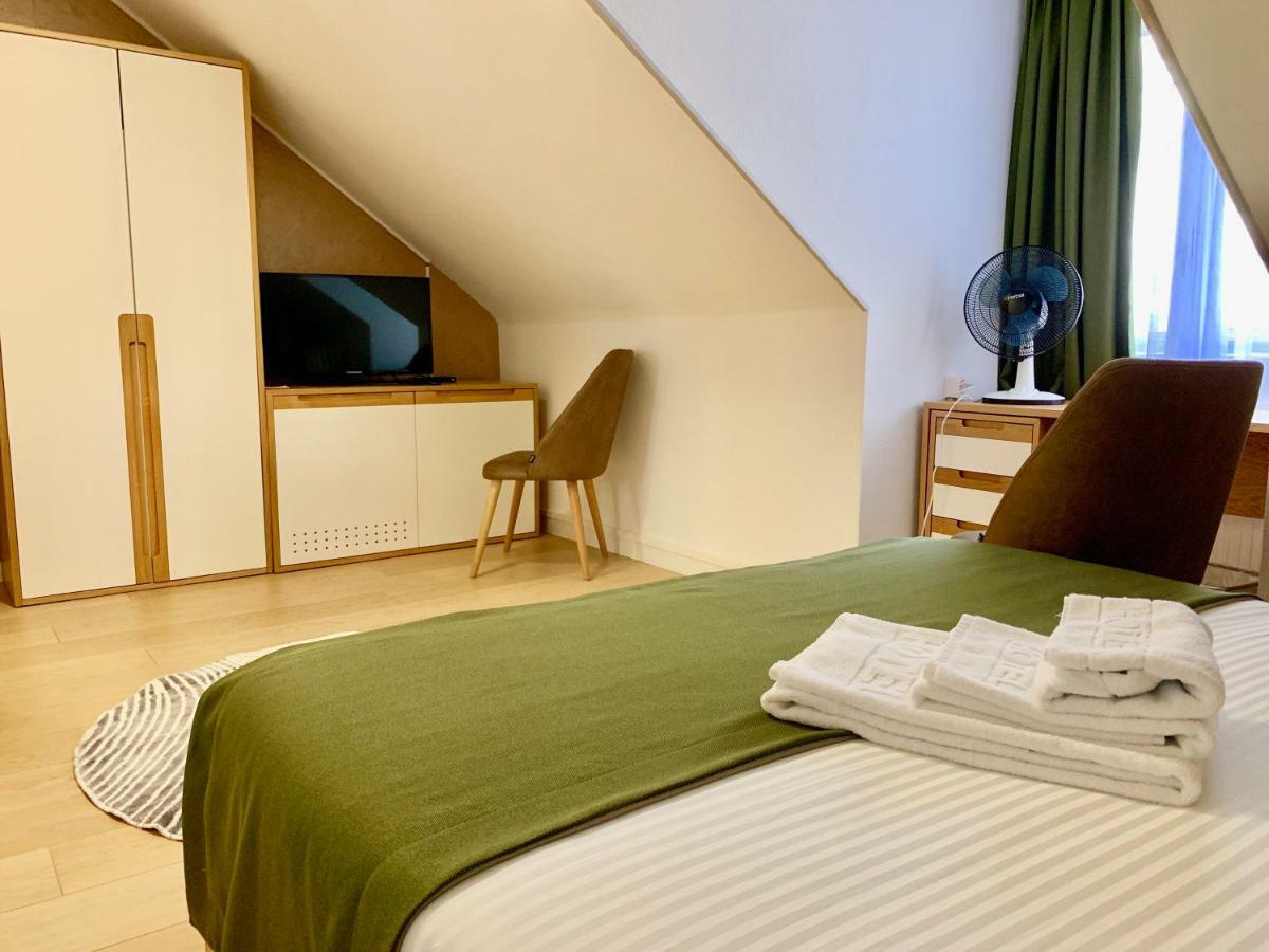 Adore Hotel 3*