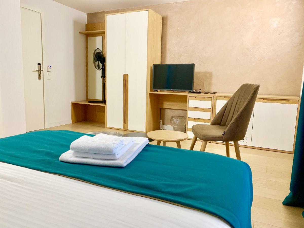 Adore Hotel