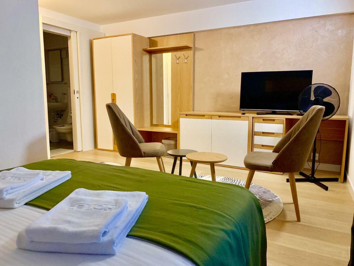 Hotel Adore 3*